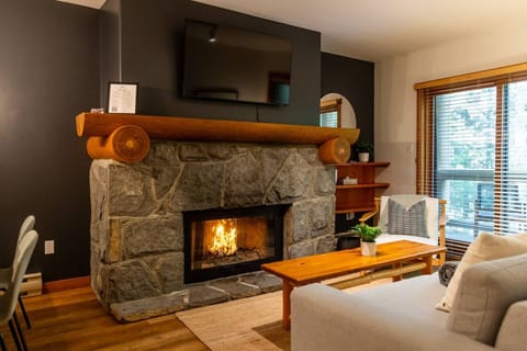 Had a very nice stay the place was nicely prepared and clean. The home is in a private safe area of Whistler so that’s a plus. Only a 5 min drive to the village which is really nice and also nearby a lot of the other places to eat and visit` Simran