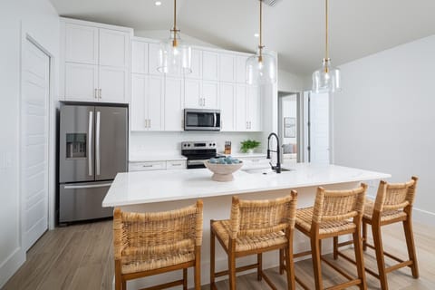 Bright and breezy with a fully stocked kitchen ready for every craving