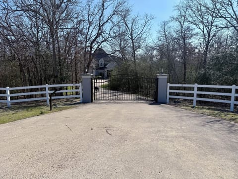 Entrance Gate w/ key pad