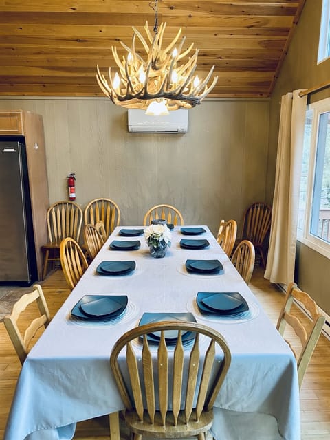 Dining room set for 8 with extra seating 