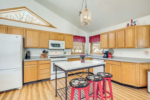 Kitchen | Main Level | Dishwasher | Drip Coffee Maker | Cooking Basics