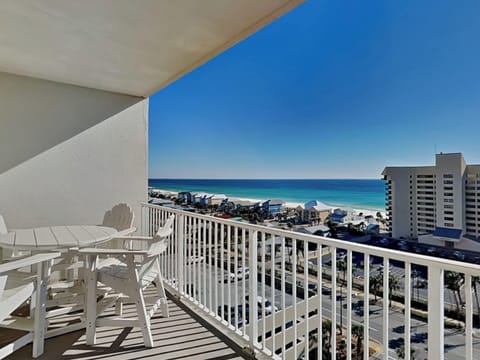 Welcome to Laketown Wharf #913