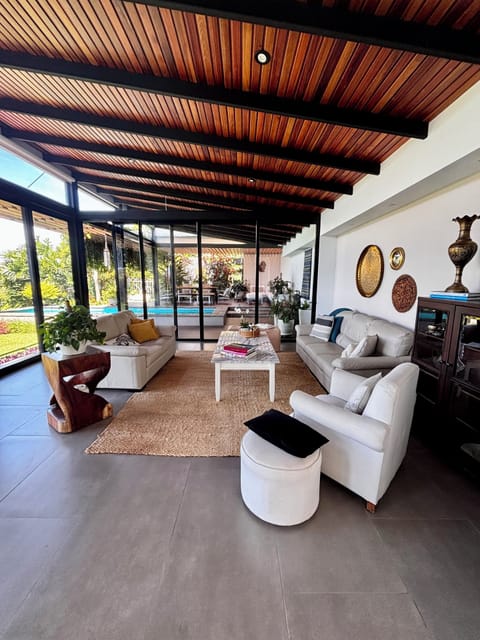 Sala con vista a la terraza
