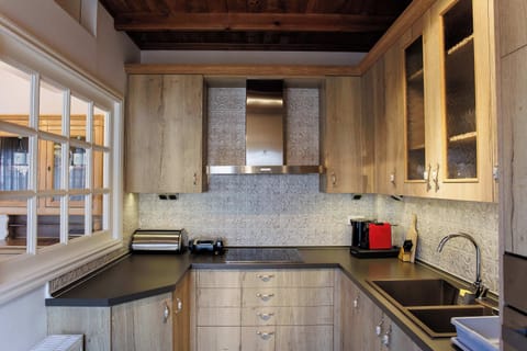 Fully-equipped kitchen