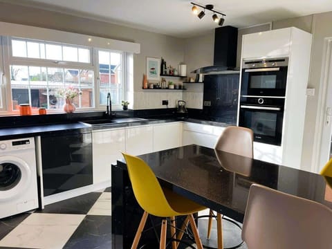 Bright, modern kitchen