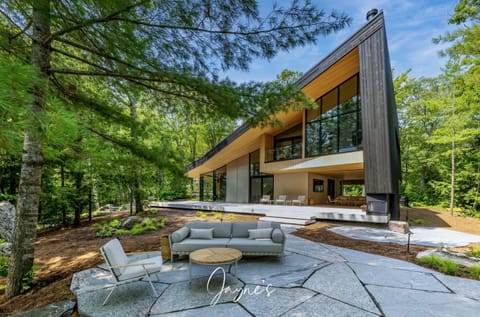 Bumblebee Point - Lake Side