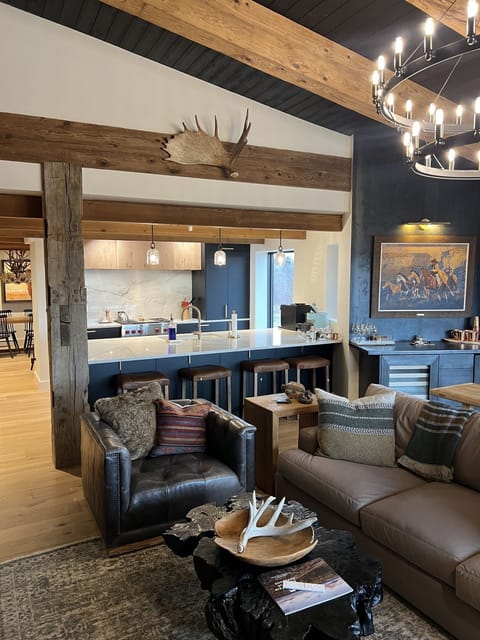 Counter seating and Bar