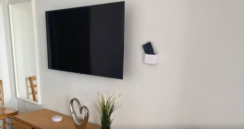 Smart TV and free wifi
