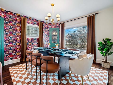 Floral feast for the eyes! This dining room is a vibrant explosion of color and pattern. 🌸 #HomeDecorGoals