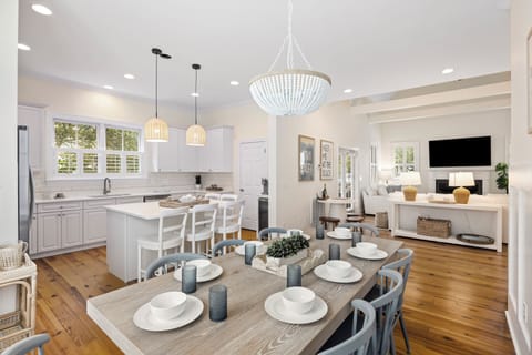 Open concept, fully renovated home on Seabrook