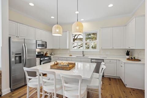 Fully Equipped Kitchen with granite countertops.