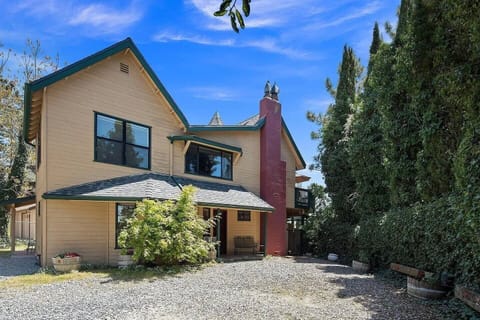House Frontview (1)