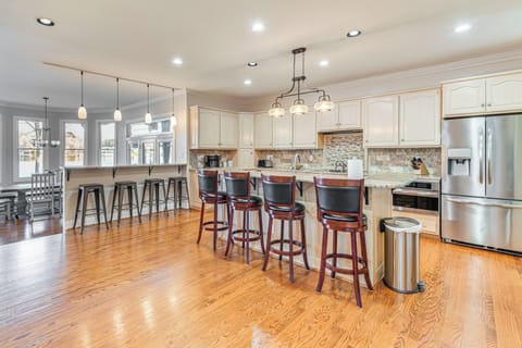 Kitchen | Cooking Basics | Breakfast Bar | 1st Floor