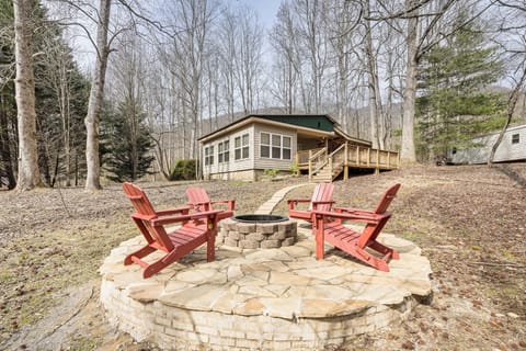 Hayesville Vacation Rental | 1BR | 1BA | 688 Sq Ft | Step-Free Entry