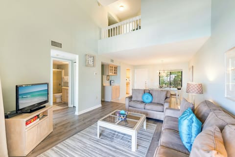 2 Bedroom, 2 Bath Beautiful Accommodations - Relax on the comfy sofa and watch your TV