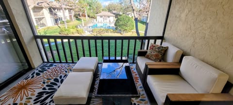 Lanai overlooking the Longwater Chase community pool