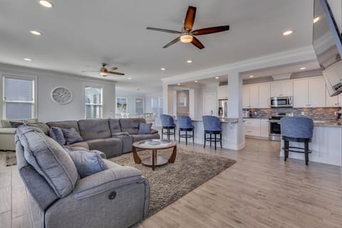 Main Living Area (2nd Floor)