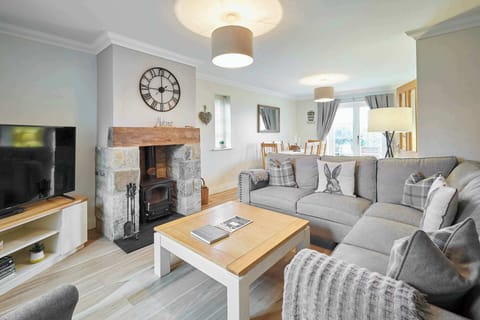 The Fold, Rock - Host & Stay