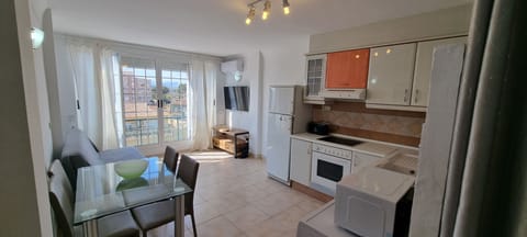 Dining table for 4 people