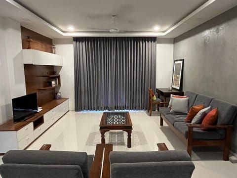 Spacious Living Room 
