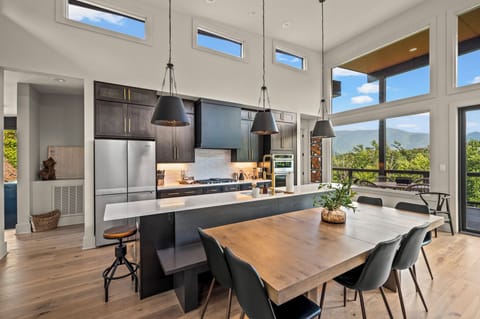 Dining table seats 10 guests