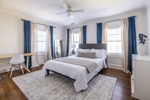 Embrace modern comfort and classic charm in this bedroom, a testament to stylish simplicity. Lovely! 🥰"