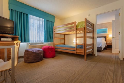 Gather the family with cozy bunks and plenty of space.