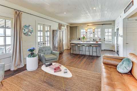 Living Room | 1st Floor | Free WiFi