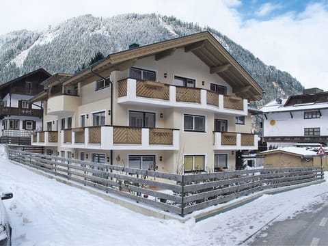 Residential Area, Home, Apartment, Balcony, Snow, Winter, Freezing, Hotel, Mountain Village, Glacial Landform