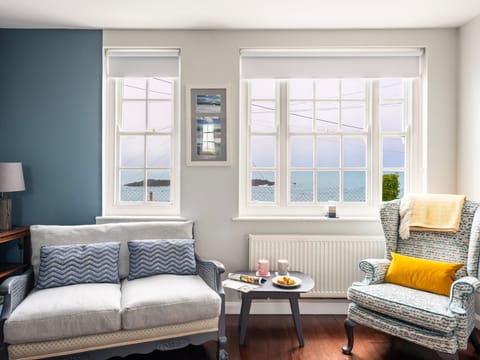 Bright and sunny sitting room with sea views 
