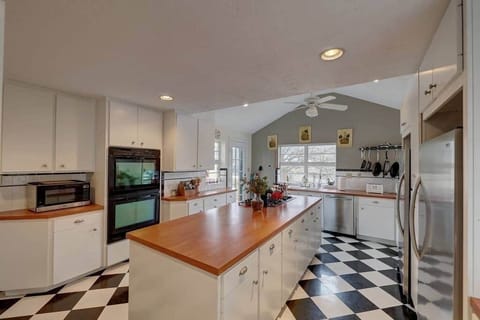 ROL Main House - Kitchen (1)