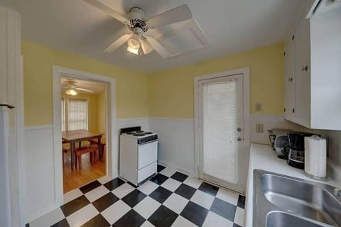 ROL Guest Houses - Ivy Kitchen (2)