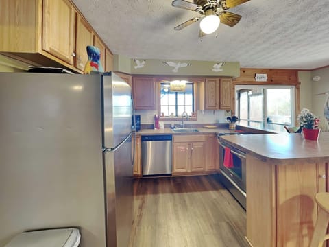 Fully Equipped Kitchen with Stainless Steel Appliances