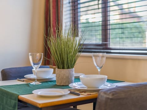 Compact dining area for two – Enjoy meals in a cosy setting 