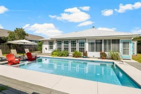 Large Heated/Salt Water Pool with Tiki Bar