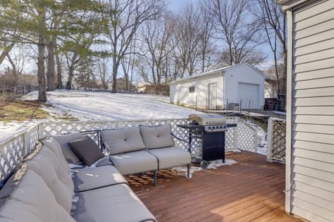 Englewood Vacation Rental | 2BR | 1BA | Steep Steps Required | 880 Sq Ft