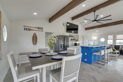 Dining Area | Dishware/Flatware