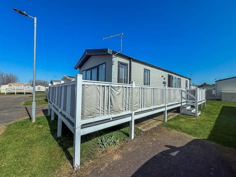 Experience a beautiful UK seaside retreat at this dog-friendly, 6 berth caravan with decking, located on Manor Park Holiday Park, perfectly situated just a short stroll from the beautiful Hunstanton beach.