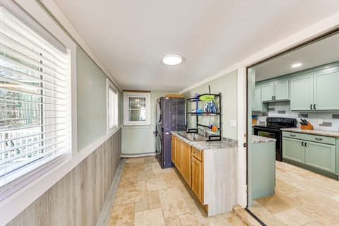 Laundry Room | Washer & Dryer