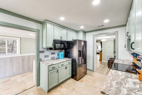 Kitchen | Keurig Coffee Maker | Toaster | Blender | Cooking Basics