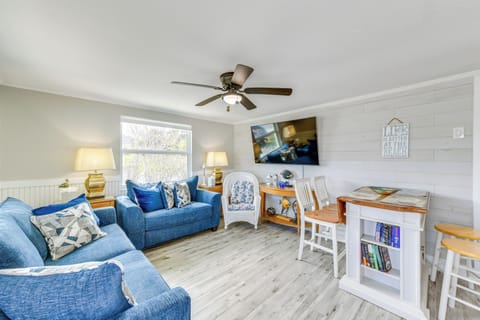 Anna Maria Vacation Rental | 2BR | 1BA | 750 Sq Ft | 1 Step Required