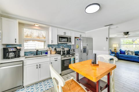 Kitchen | Free WiFi | Single-Story Unit