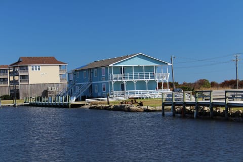 Exterior of Fin n Feather Waterside Inn at 7740 S Va Dare Trail