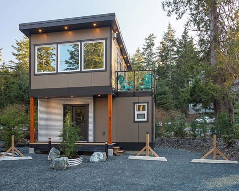 Cabin #9-Windsurfer-Partial water view (Spring Cove, over other cabins and Terrace Beach)