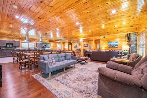 Mayes Landing's cozy living area