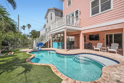 Heated Saltwater Pool