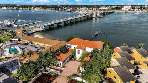 Come stay at with us at this magnificent Davis Shores Estate, where you can get the ultimate views of downtown and the beautiful Matanzas River. Located 5 minutes walking distance from all the best bars and restaurants in Saint Augustine.