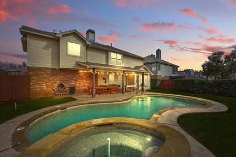 Jump in! Nothing beats the Texas heat like a cool, refreshing dip in the pool. And the best part is, you don’t have to share this pool with anyone other than your party!