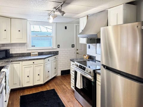 Clean counters and modern tools—prep with confidence, dine in comfort.