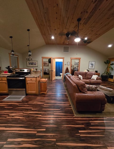 Kitchen, fully equipped with keurig coffee machine